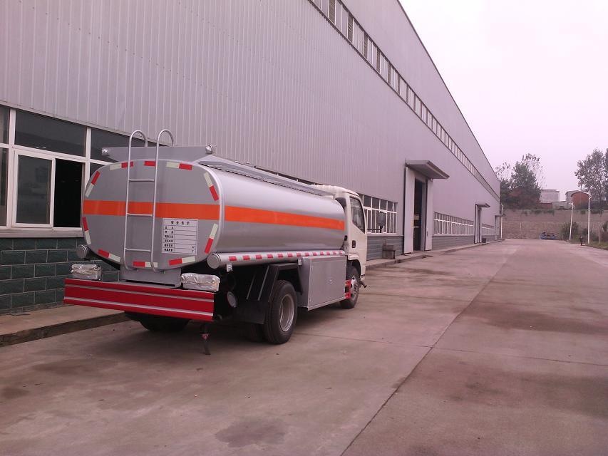 小型油罐车多少钱&nbsp;&nbsp;5方油罐车&nbsp;&nbsp;东风油罐车&nbsp;&nbsp;油罐车配置
