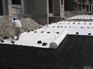 无纺土工布防渗膜施工是在薄膜的一侧或两侧贴上土工布