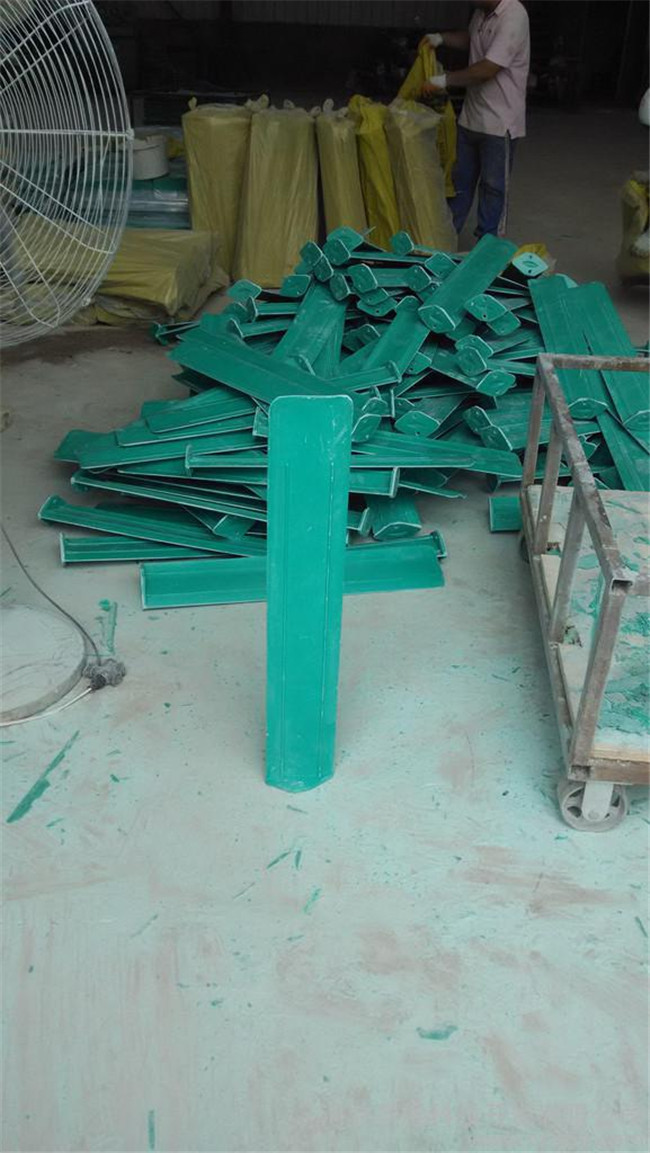 蒙古包道路隔离模压防旋板  玻璃钢防眩板价格  玻璃钢防眩板厂家  玻璃钢防眩板批发