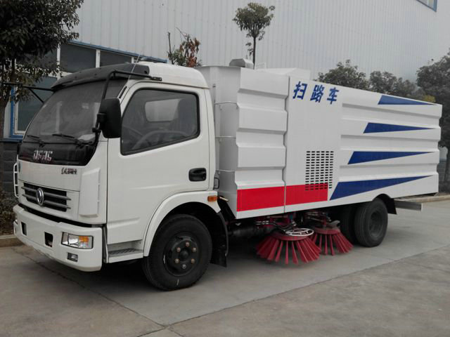 铜川市国四多利卡道路清扫车,大型扫地机