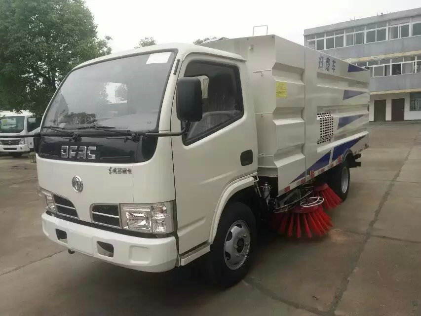 铜川市国四多利卡道路清扫车,大型扫地机