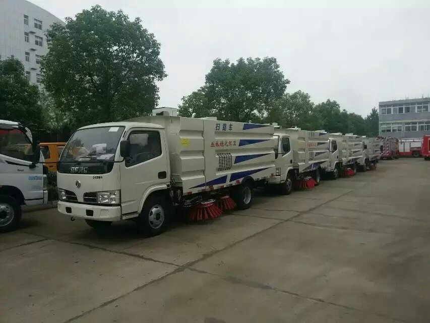 铜川市国四多利卡道路清扫车,大型扫地机