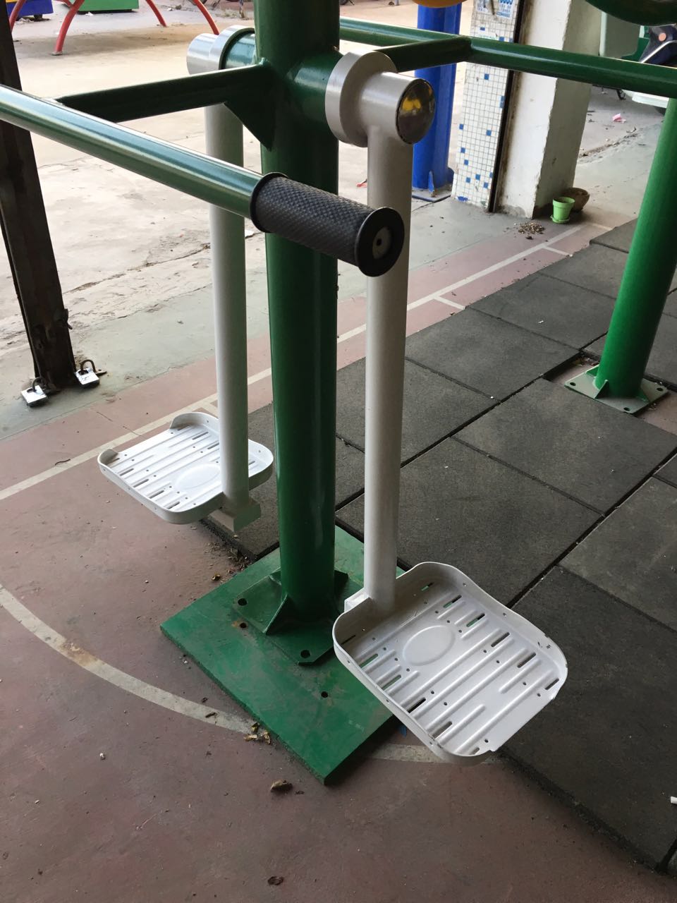 户外蓝球架 广州蓝球厂家 移动式篮球架厂家直销批发  户外篮球架