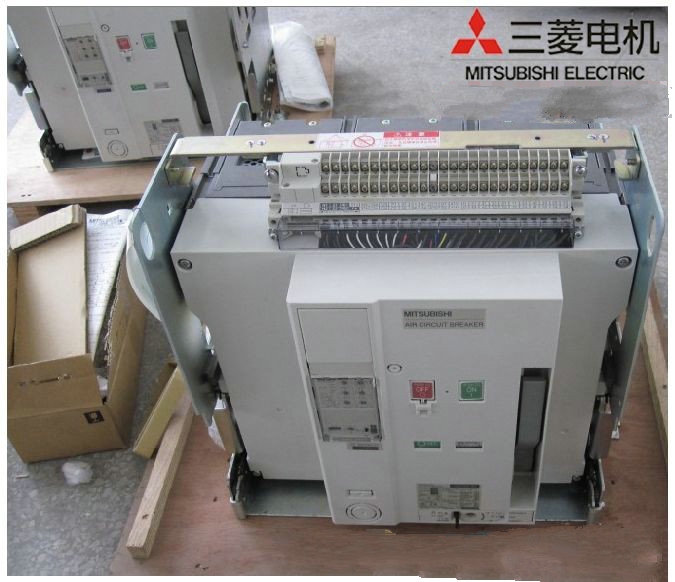 万能式断路器AE630-SW 4P 630A 固定式  现货