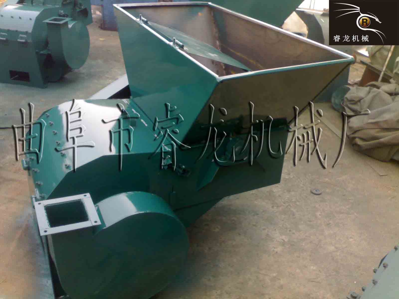 新型麦草自动进料粉碎机 550型玉米芯自动进料粉碎机&nbsp;&nbsp;猪饲料粉碎机&nbsp;&nbsp;新型除尘粉碎机&nbsp;&nbsp;玉米粉碎机原理