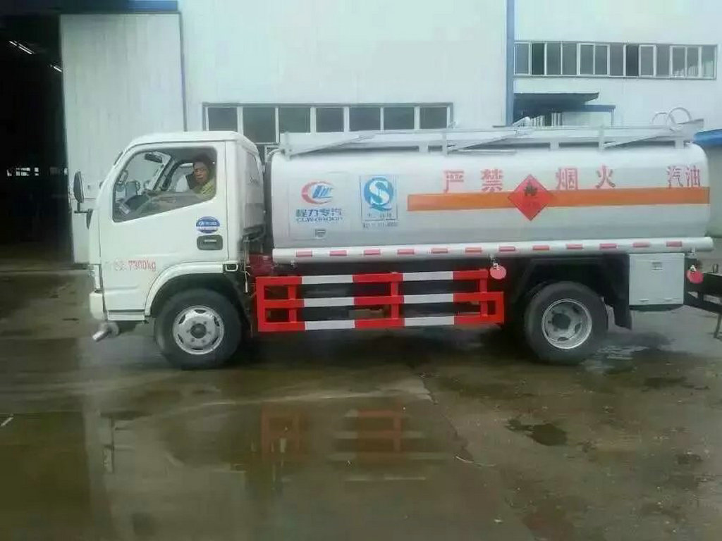 采购东风天锦油罐车,东风15吨油罐车厂家