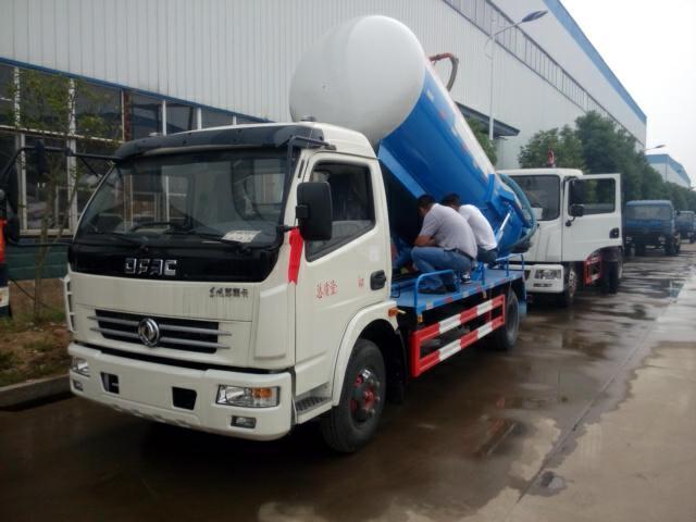 东风多利卡小型吸污车,10方吸污车
