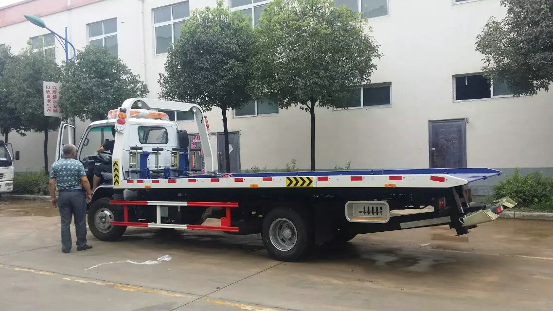 国四江淮一拖二清障车,多利卡一拖二清障车