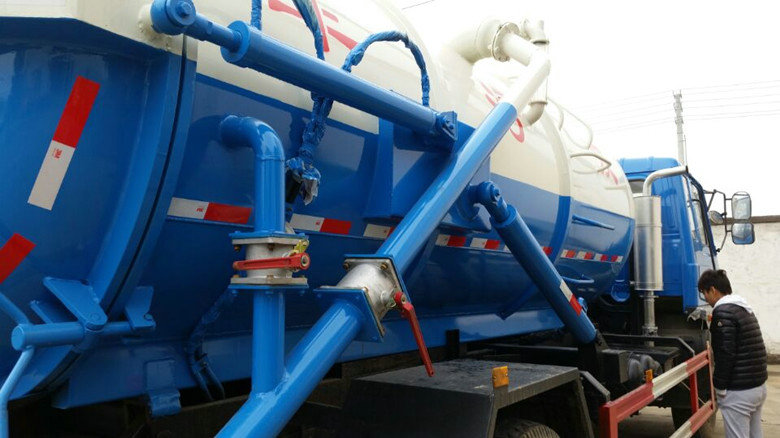 多利卡5方吸污车,10立方 12立方吸污车