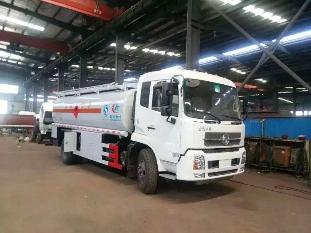 厂家直销东风天锦加油车,哪卖加油车