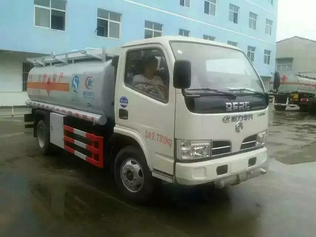 便宜的东风天锦油罐车,5吨流动加油车多少钱