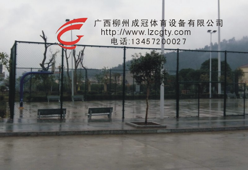 广西哪里有做球场围网的厂家  运动场护栏网  羽毛球场围网  足球场护栏网