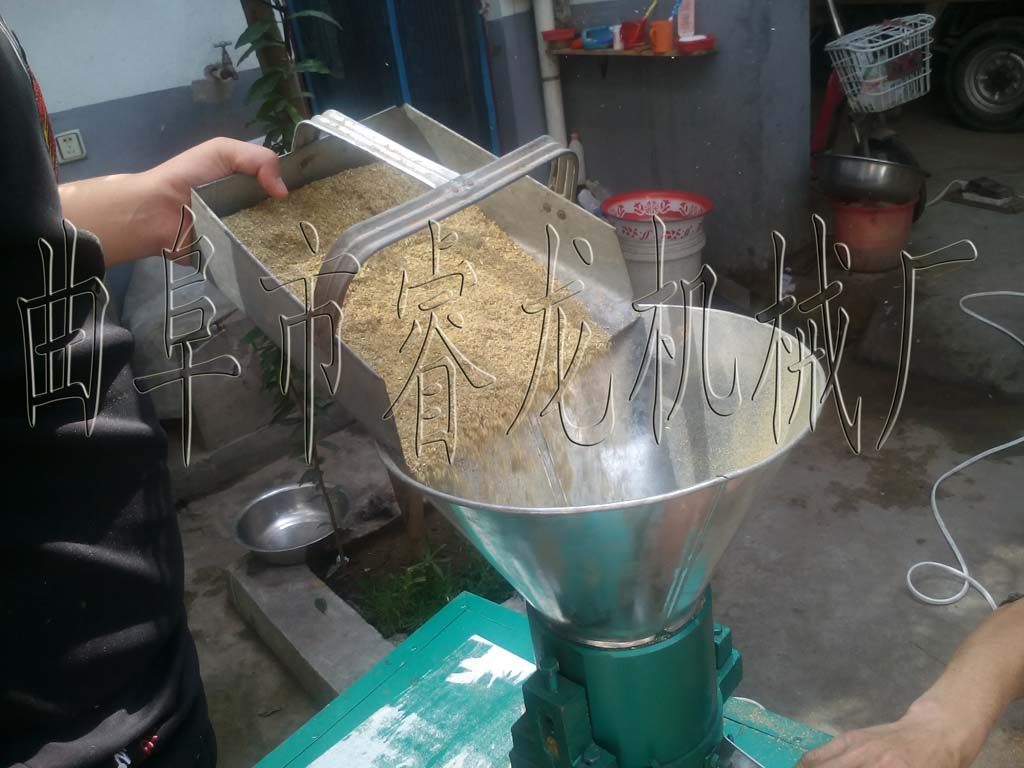 鸟饲料制粒机型号 200型造粒机&nbsp;&nbsp;饲料造粒机原理&nbsp;&nbsp;制粒机厂家