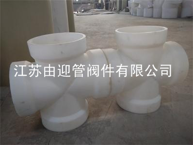 PP四通是什么  PP承插四通  PP管件