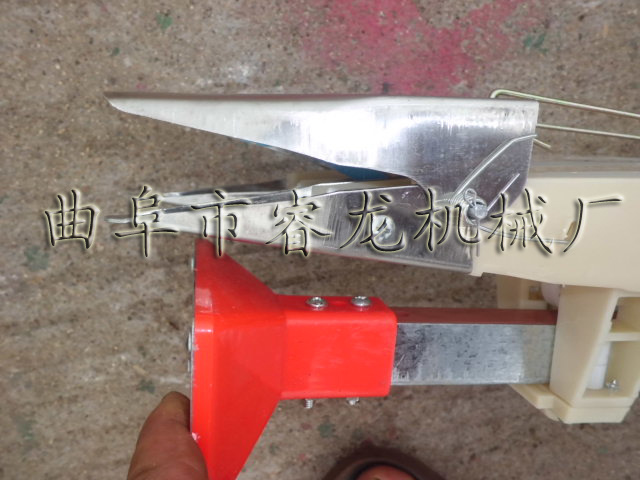 玉米播种机图片 绿豆播种机视频  中型绿豆点播机  玉米播种机厂家  大豆点播机图片