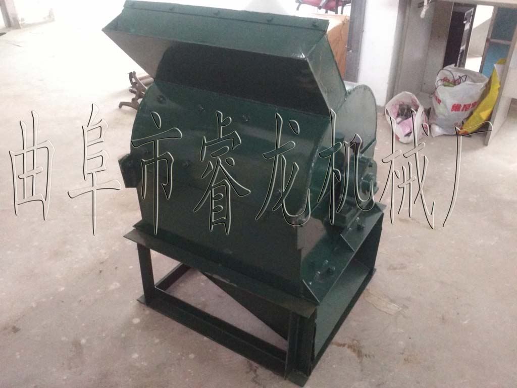 花生饼破碎机图片 睿龙牌粉碎豆饼机 大型豆饼粗碎机 饲料粉碎机产品 饲料破碎机厂家