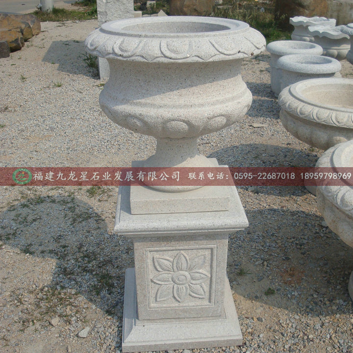 石雕花钵