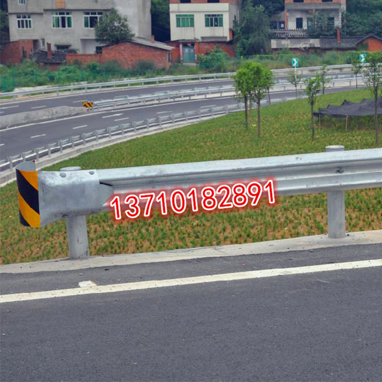 波形护栏 高速公路隔离板 防撞护栏 省道乡村防撞栏 厂家直销  公路护栏