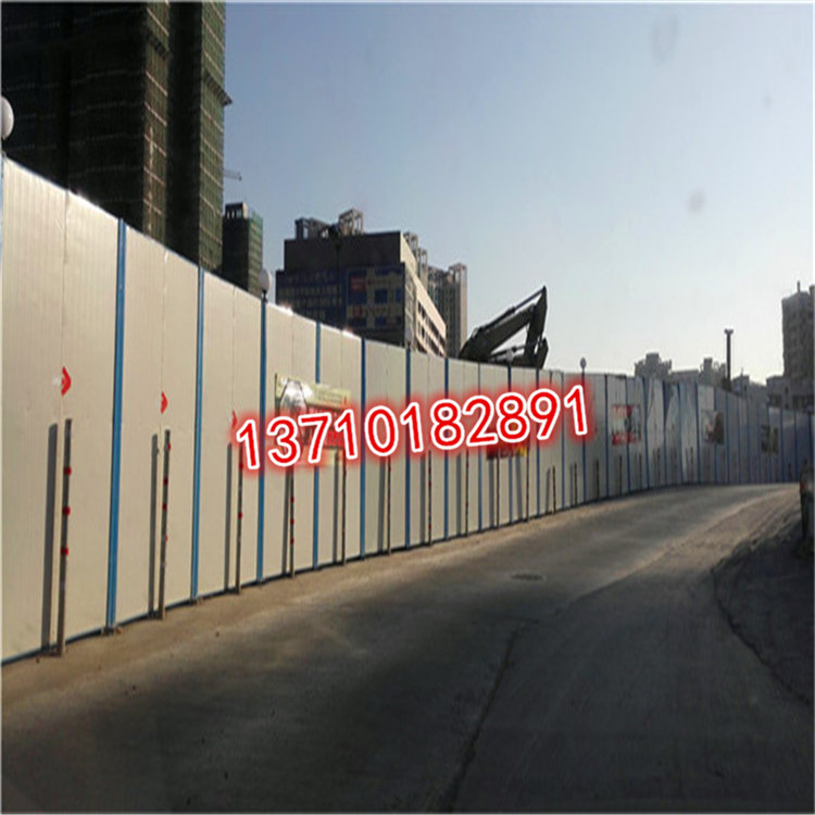 工厂批发 泡沫夹心板围挡 可出口市政围墙 公路护栏白色围蔽板  环保围墙  道路护栏
