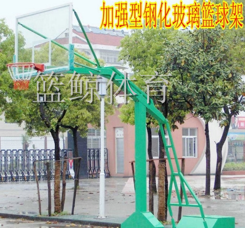 沈阳钢化玻璃篮板生产厂,专业加工篮球架保护套价格实惠  移动篮球架批发  地埋方管篮球架价格  青岛手动液压篮球架