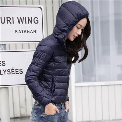 平湖超轻薄短款时尚羽绒服女装高级轻型羽绒连帽厂价直销平批发  平湖羽绒服批发市场  短款羽绒服  轻薄羽绒服