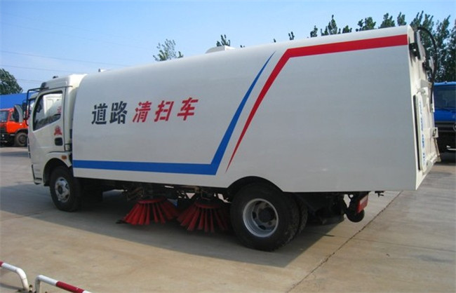 东风多利卡清扫车价格,工厂用吸尘车