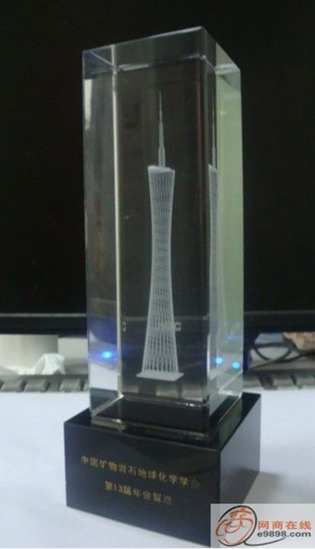 市区旅游纪念品广州塔定做，水晶小蛮腰内雕礼品  广州小蛮腰纪念品  节日或活动比赛礼品  广州五羊水晶内雕