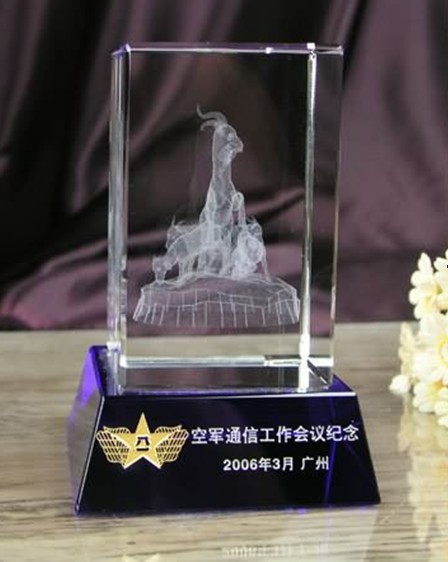 市区旅游纪念品广州塔定做，水晶小蛮腰内雕礼品  广州小蛮腰纪念品  节日或活动比赛礼品  广州五羊水晶内雕