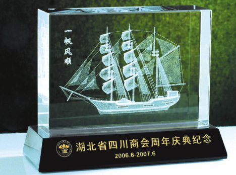4S店开业礼品水晶车模内雕厂家定制  水晶车模内雕礼品  一帆风顺水晶内雕  自行车比赛纪念品