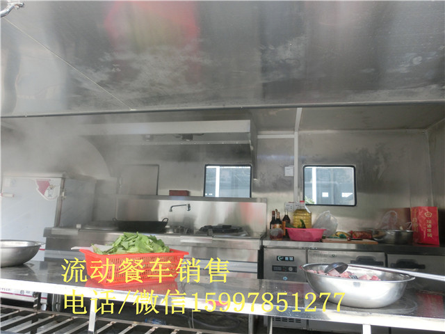 流动餐车专业定制小蜜蜂柴油流动餐车
