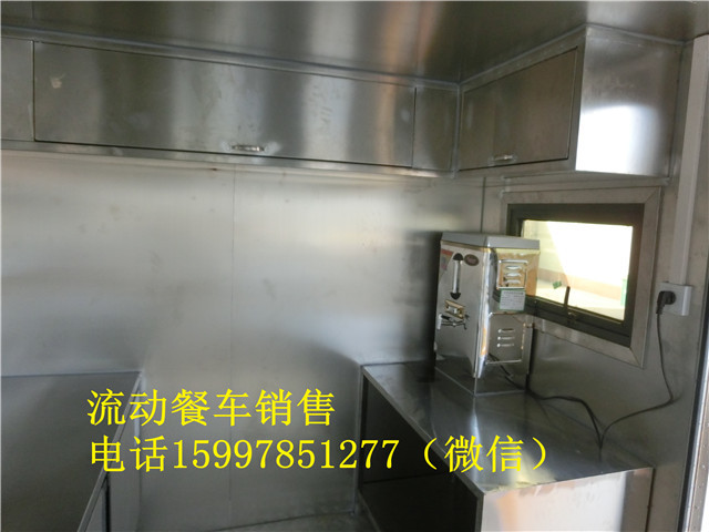 流动餐车专业定制小蜜蜂柴油流动餐车