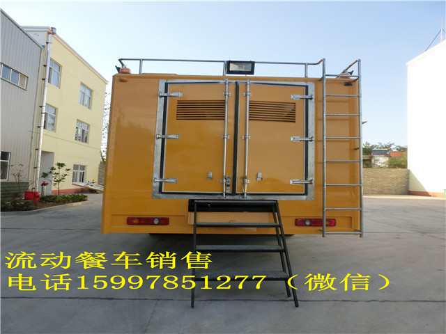 流动餐车专业定制小蜜蜂柴油流动餐车