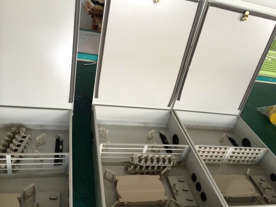 供应湖北通信工程72芯光纤分纤箱 冷轧板材质  72芯光纤入户分纤箱  光缆分纤箱  光纤分线箱