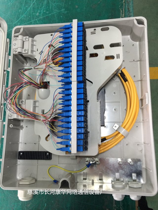 供应成都市光纤入户工程32芯塑料光纤分纤箱 法兰机架式  32芯光纤入户分纤箱  光缆分纤箱