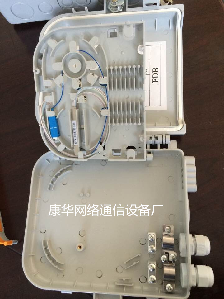 供应成都市光纤入户工程8芯塑料光纤分纤箱 插片/盒式  8芯光纤入户分纤箱  光缆分纤箱