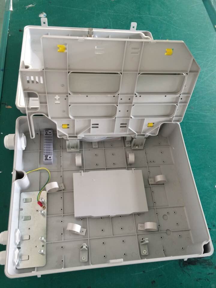 供应湖北弱点工程32路光分路器箱400*300*165  光纤分纤箱  32芯塑料光纤分纤箱  光纤入户分纤箱