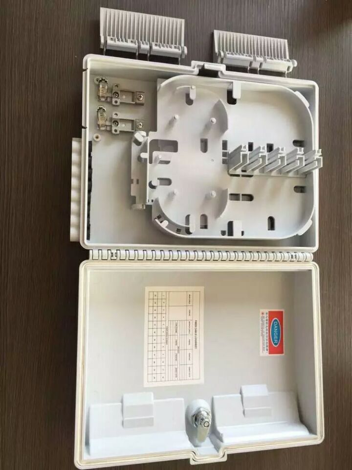 供应12芯塑料光纤分纤箱 法兰机架式  光纤分线箱