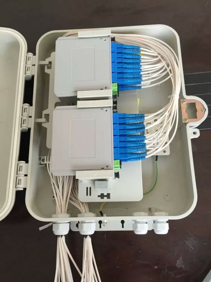 供应12芯塑料光纤分纤箱 法兰机架式  光纤分线箱