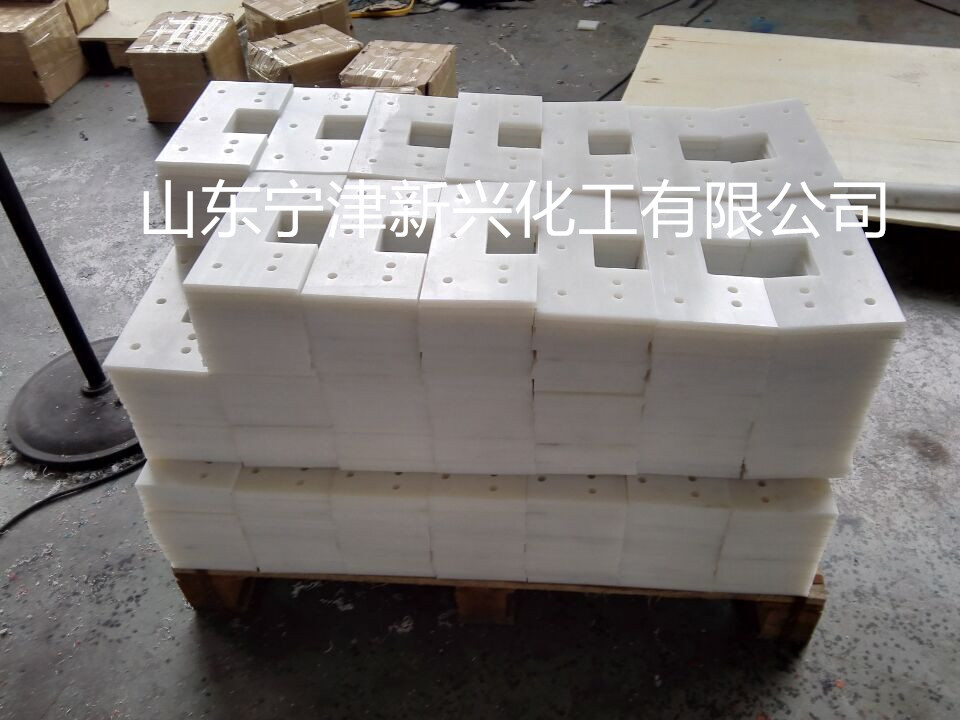 UHMWPE聚乙烯刮板的优点&nbsp;&nbsp;UHMWPE刮板