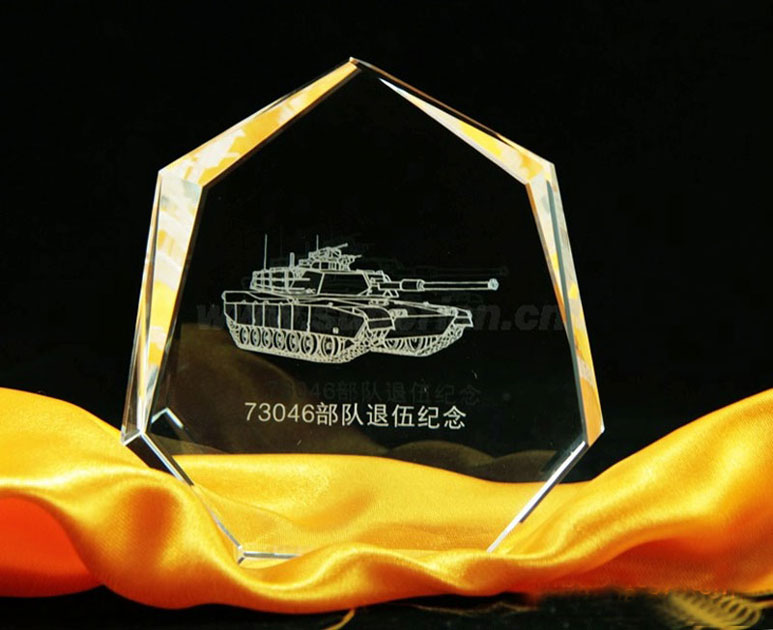 光荣退役纪念品，部队联谊会礼品  部队表彰奖牌  老战友聚会纪念品  水晶内雕礼品