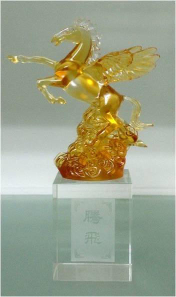 北京需要定制琉璃奖杯，要找琉璃奖杯工厂价的  琉璃奖杯批发价  腾飞琉璃奖杯  飞马琉璃奖杯