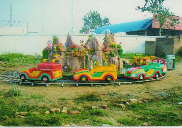 水陸戰(zhàn)車供應(yīng)商 規(guī)模大的水陸戰(zhàn)車新型游樂設(shè)備廠家傾情推薦