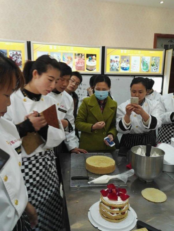 南阳西点蛋糕培训学校  学蛋糕  蛋糕学校  西点烘焙学习学校