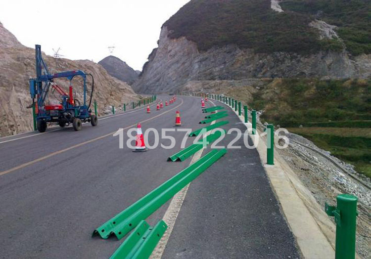 郴州高速公路波形护栏 波形护栏厂家报价&nbsp;&nbsp;高速护栏