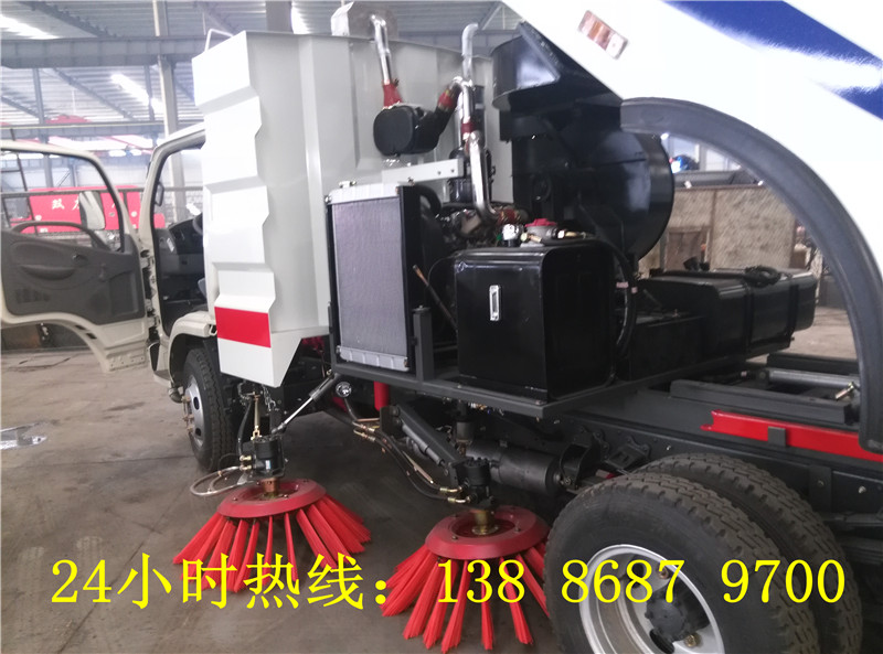 4水4尘洗扫车价格  扫路车  吸尘车