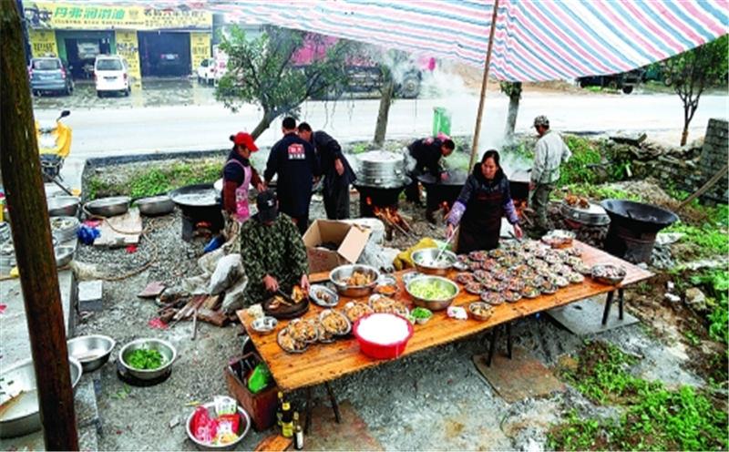 移动冷饮车,餐车出售过期盒饭
