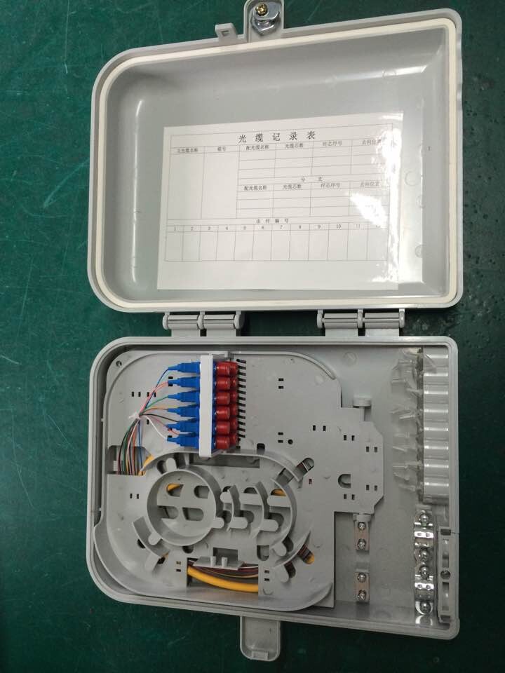 FTTH12芯塑料光纤分纤箱 法兰支架式
