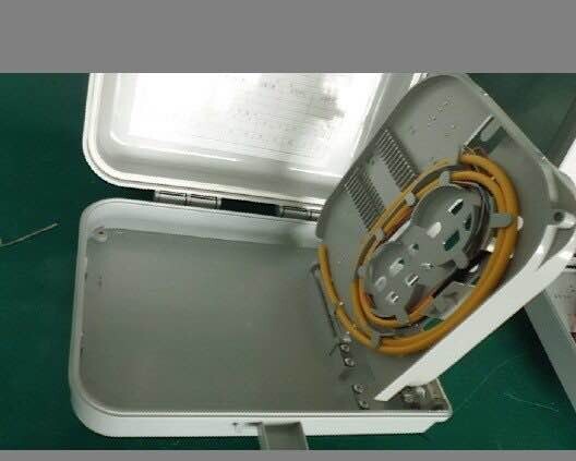 FTTH12芯塑料光纤分纤箱 法兰支架式