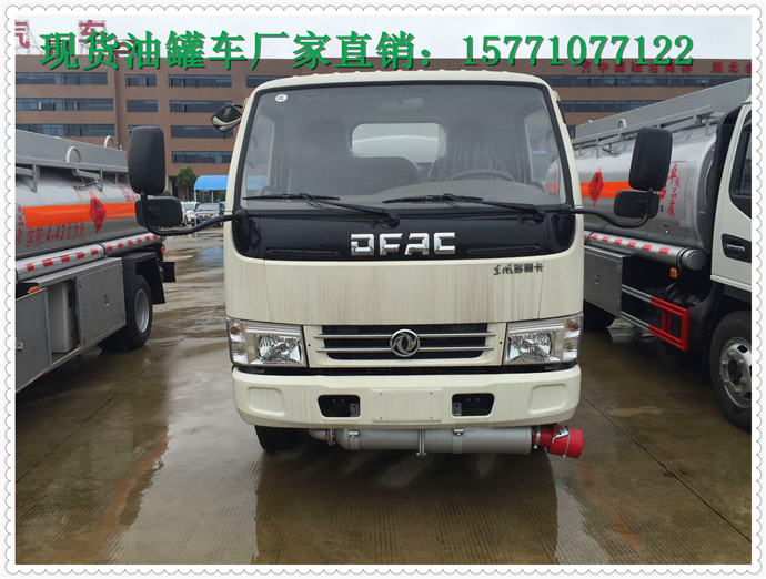潍坊油罐车厂家直销5吨加油车&nbsp;&nbsp;5吨油罐车&nbsp;&nbsp;东风油罐车&nbsp;&nbsp;流动加油车