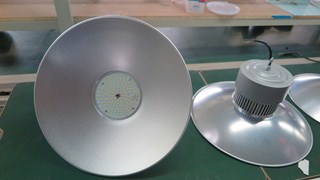 直击宏创能源100W工矿灯紧张生产中！太棒了！  led工矿灯价格安阳  led工矿灯安阳  led工矿灯厂家安阳